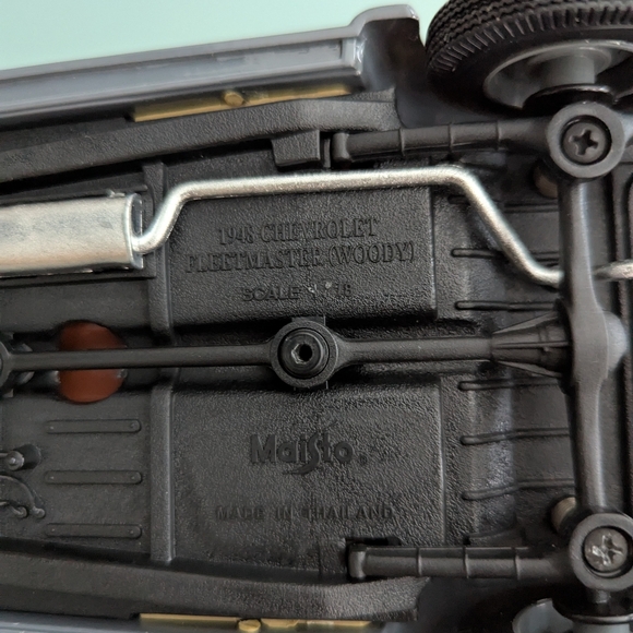 Maisto 1948 Chevrolet Fleetmaster Woody Wagon 1/18 Scale Die Cast Model Car - Picture 7 of 10